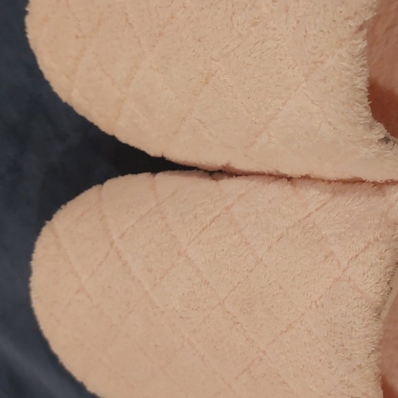 Dearfoams Slippers - Picture 2 of 10